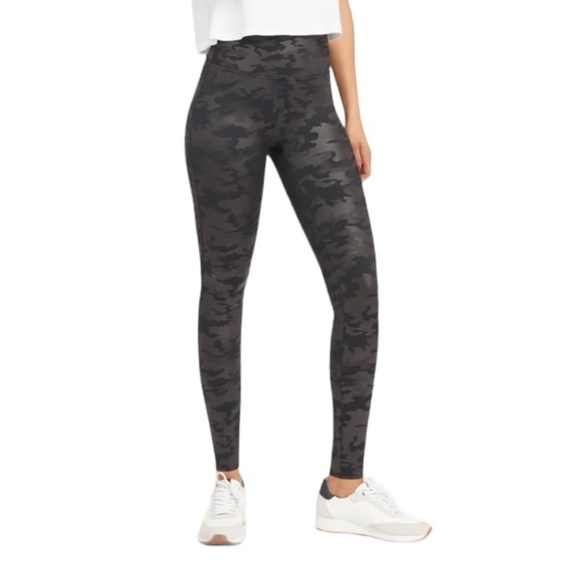 SPANX Pants - Spanx Faux Leather Camo Leggings Black Size Small 20185R Power Waistband